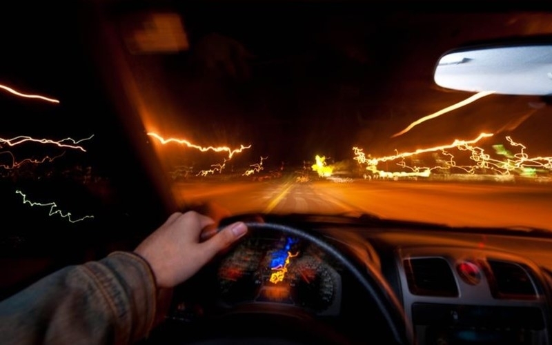 Деветнайсет годишен младеж снощи е засечен да управлява лек автомобил