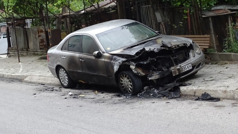 Лек автомобил „Мерцедес“ е бил запален във Видинско миналата нощ,