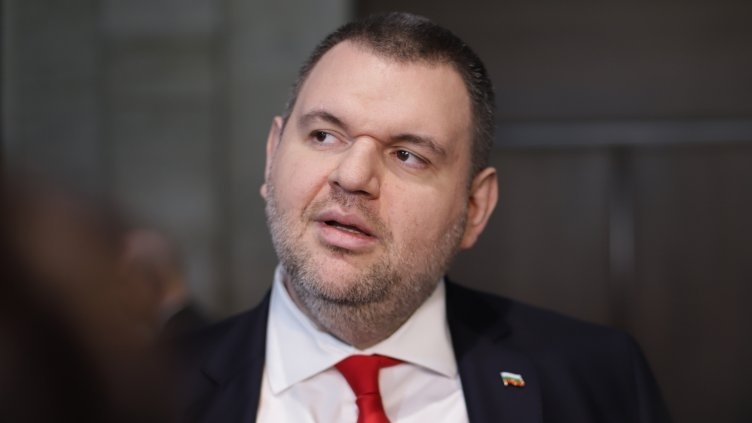 Делян Пеевски внесе в НС предложението за закриване на КПК