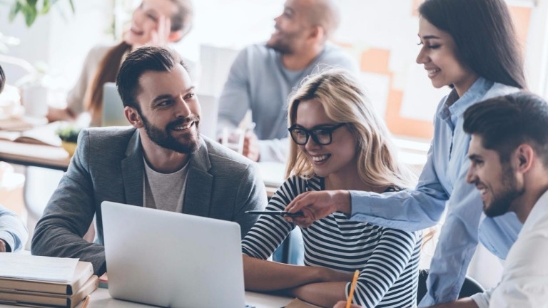 Младите хора имат различни нагласи в различни възрасти Когато виждаме