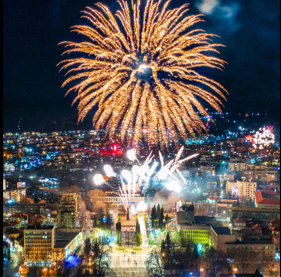 43 инчов смарт телевизор микровълнова печка мултикукър прахосмукачка и още 15