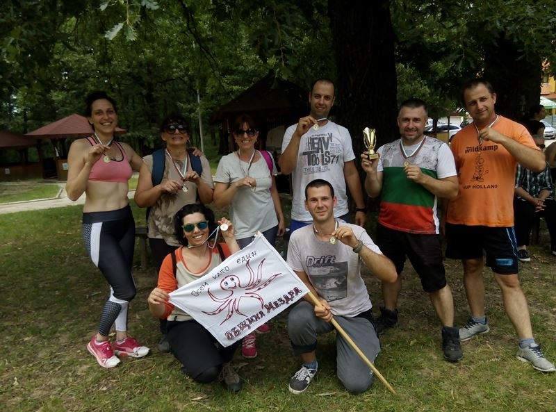 Осем като един бе името на звездния отбор който тази