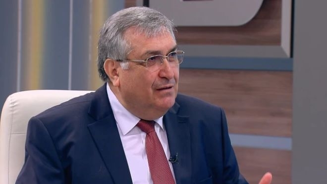 Проф. Георги Близнашки с остра критика към Радев: Конституцията не предвижда еднолично управление