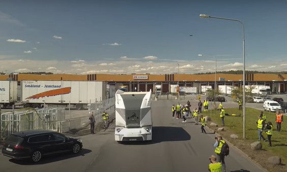 Изкуствен интелект на пътя: Камиони без шофьори вече се движат в Швеция