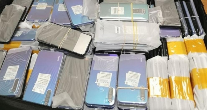 Митничари откриха и задържаха 165 контрабандни мобилни телефона при съвместна
