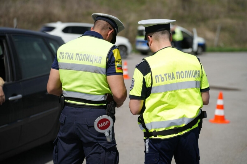 При спецакция: Мездренски полицаи изпотиха с проверки над 170 човека