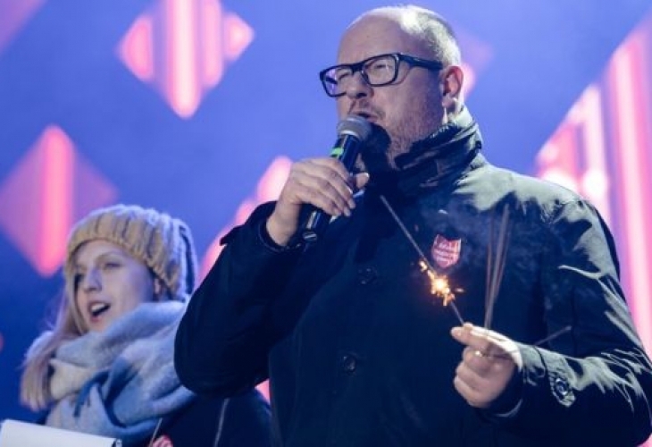 Полският кмет Павел Адамович който беше наръган с нож докато