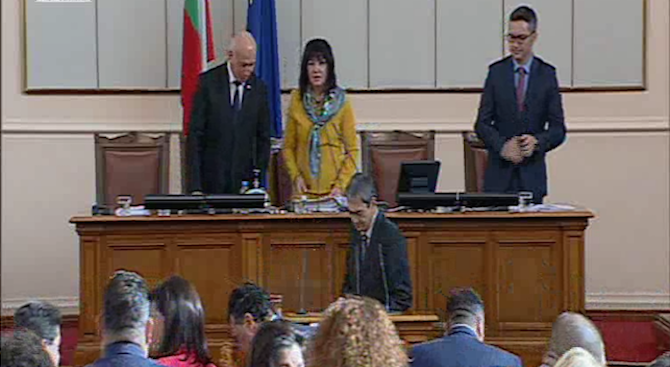 Директорът на Драматично кукления театър във Враца Анастас Попдимитров положи клетва