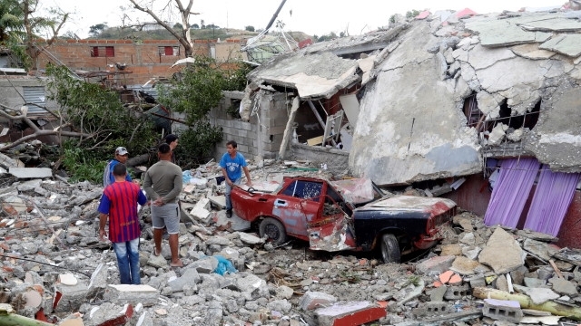 Расте броят на жертвите на мощното торнадо в кубинската столица