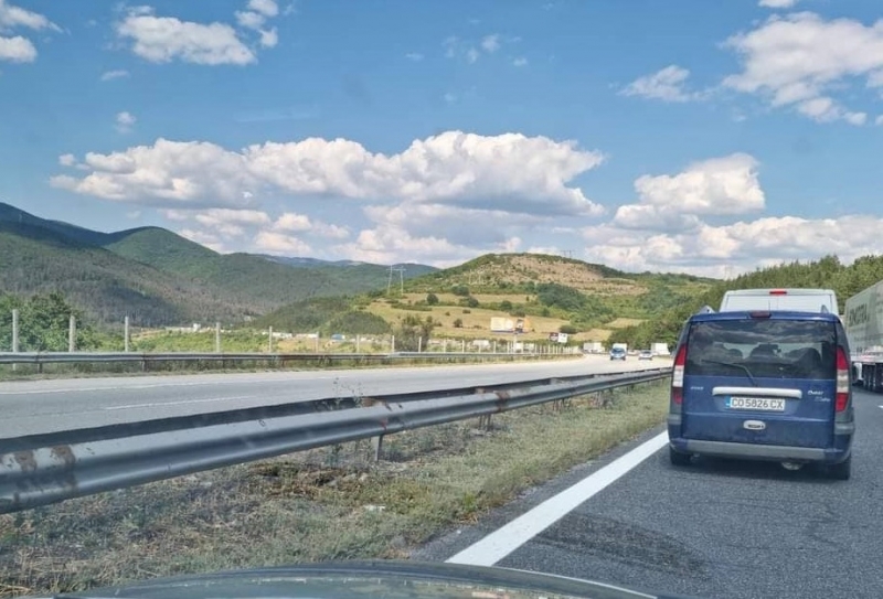 Километрични задръствания затапиха магистрала Хемус на излизане от София в