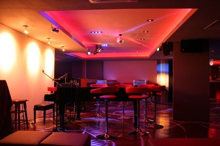 Заплахите с пистолет и среднощния побой които се разиграха през