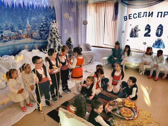 Коледно тържество зарадва малчуганите на Чипровци съобщиха от местната администрация