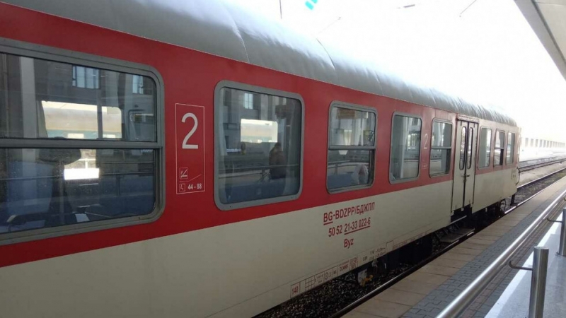 Неизвестни лица са замеряли с камъни влак в междугарието Пловдив