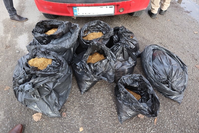 Общо 53 кг нарязан тютюн без бандерол иззели вчера служители