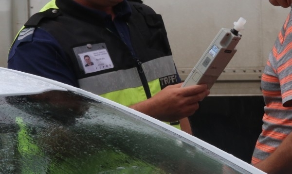 Хванаха пиян мъж зад волана във Враца съобщиха от МВР