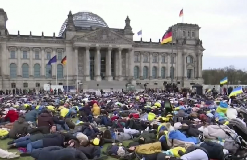 Хиляди организираха протест в Берлин срещу военните престъпления в Украйна.