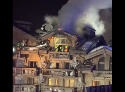 279 души са били евакуирани от две сгради заради пожар