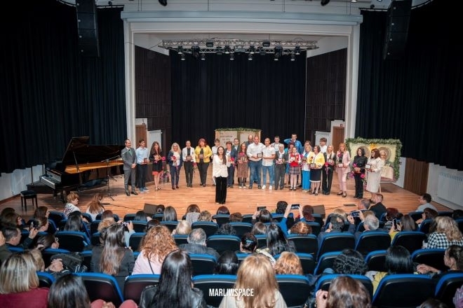 По традиция в навечерието на 24 май кметът Калин Каменов