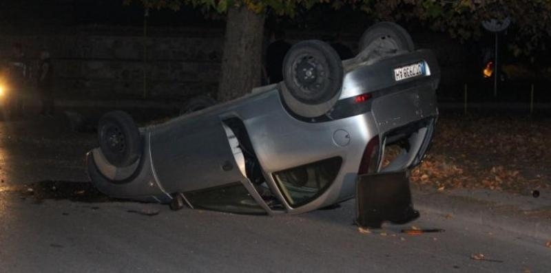Пиян джигит се преобърна с колата си в Монтана, съобщиха