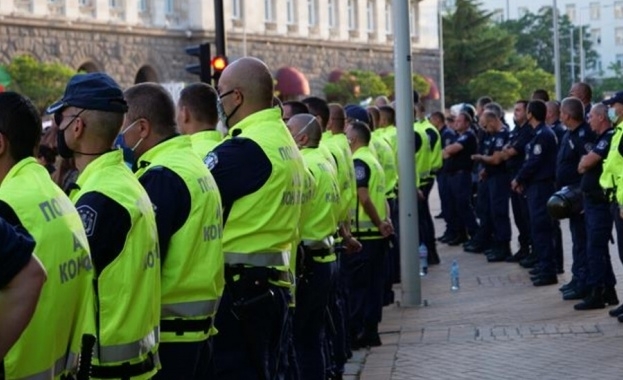 Млада жена е задържана по време на протестите в столицата