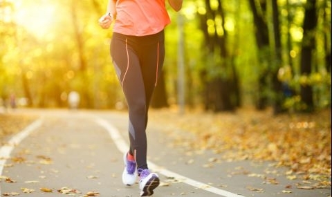 Десет хиляди крачки на ден с по бързо темпо имат положителен