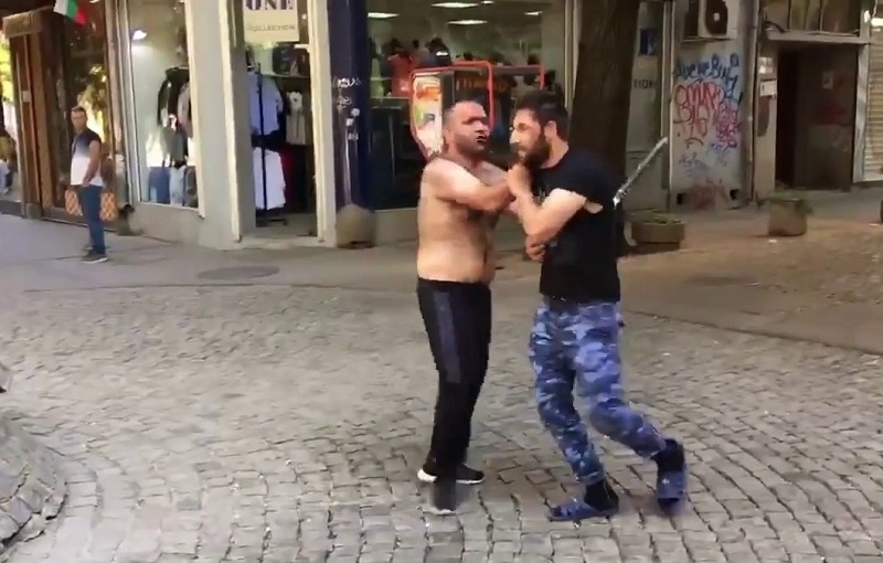 Кърваво меле в Северозапада! Намушкаха мъж при уличен бой в Роман