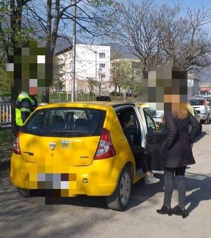 Съвместна проверка на таксиметрови автомобили бе извършена от звено Инспекторат