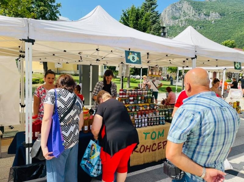 Започна поредното издание на Фермерския пазар във Враца, съобщиха от