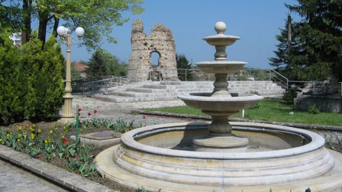 Пролетното почистване в Кула преди великденските празници започна Служителите на oбщината почистиха парка