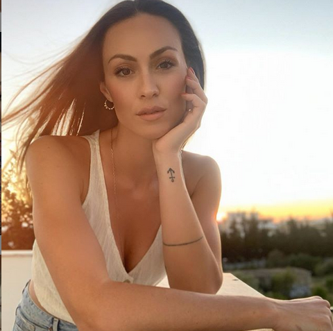 Считаната за най сексапилна спортна репортерка в Гърция Дора Пантели зарадва