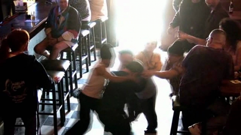 Грозен кръчмарски бой спретна пиян клиент в Ломско съобщиха от