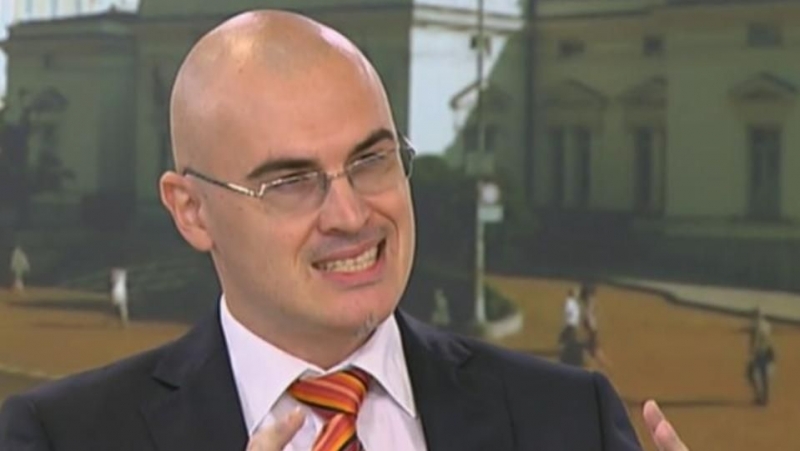 Месец след като напусна Юридическия факултет на Софийския университет Св