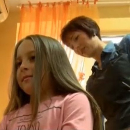 9-годишно момиченце от Горна Оряховица отряза косата си, за да