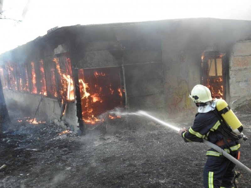 Стопанска постройка е изгоряла тази нощ във врачанското село Галиче
