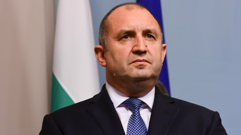 Парламентарно представените партии трябва да намерят възможно най бързо изход от