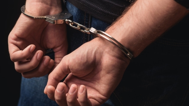 Арестуваха младеж, изтеглил над 25 бона от името на млада