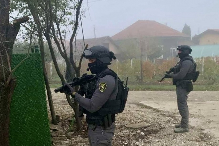 Разбитата престъпна група в Северозапада: Пуснаха под домашен арест 2-ма от задържаните дилъри