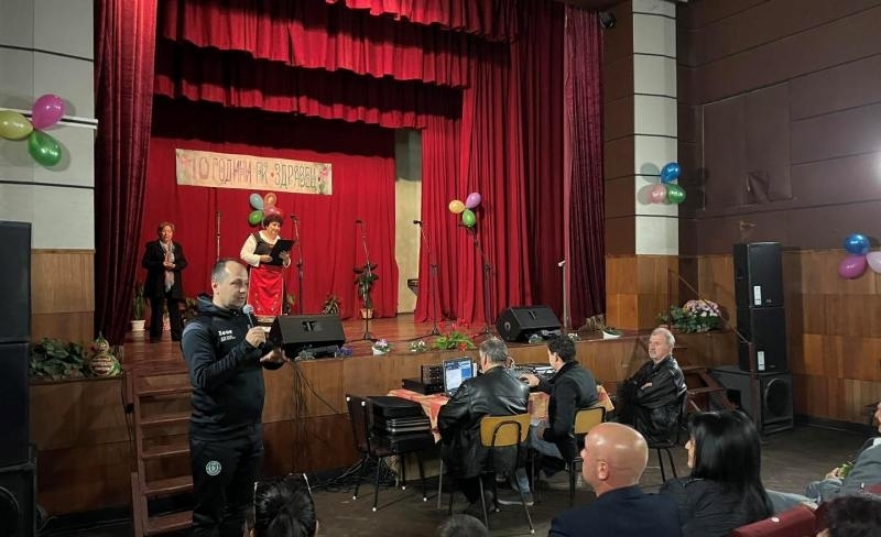 С концертна програма и кулинарна изложба пенсионерски клуб Здравец в