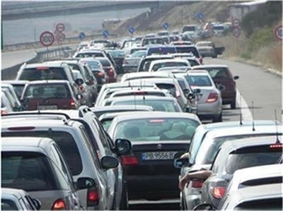 Стотици автомобили чакат в момента на сръбско българската граница при ГКПП