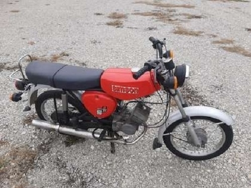 Неизвестен апаш е откраднал мотопед Симсон от гараж във Видинско