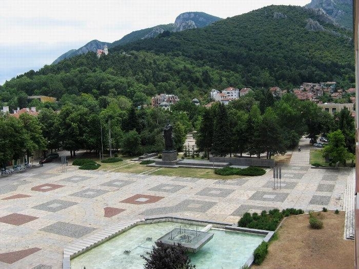 В област Враца живеят близо 160 000 души а населението