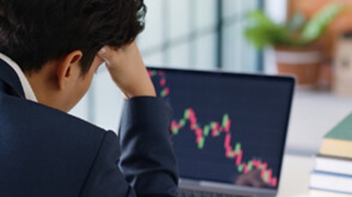 Финансовите пазари в Азия се сринаха в началото на първия