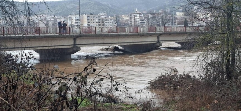 В Община Крумовград река скъса мост който свързва две махали