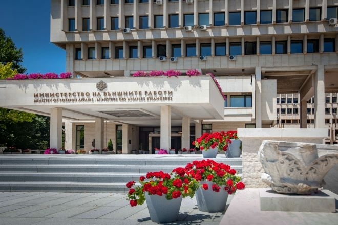 Министерството на външните работи съветва българските граждани да избягват пътувания до Обединеното