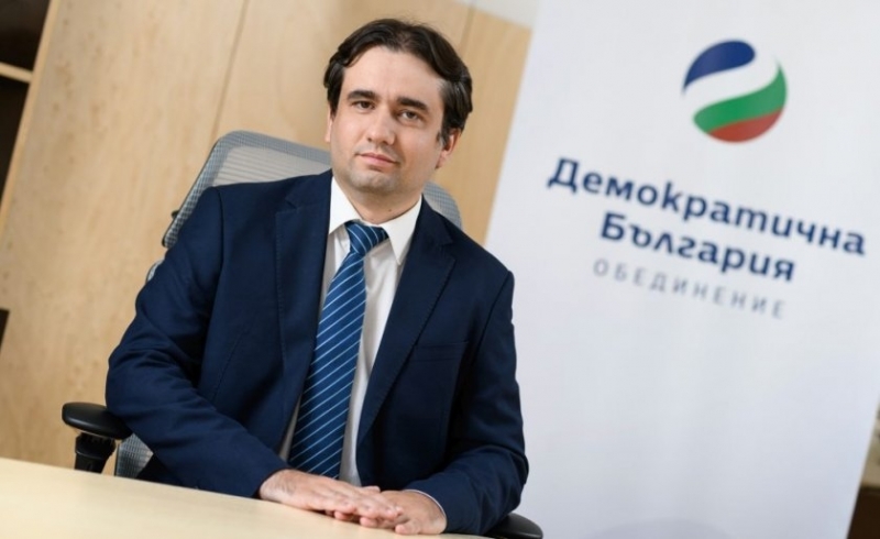 Божанов: Оттеглете кандидатите си за шеф на НС, да се обединим около ветерана Кирилов