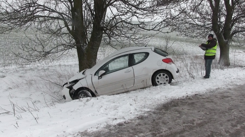Пиян шофьор е катастрофирал на път във Врачанско съобщиха от