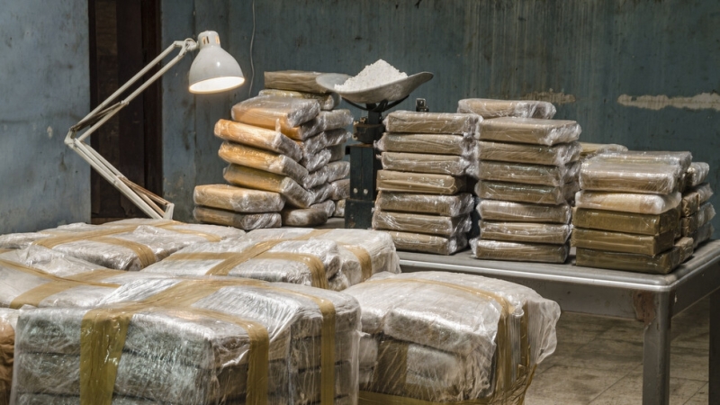 Полицията разби нарколаборатория скрита в цех за дограма в Бургас