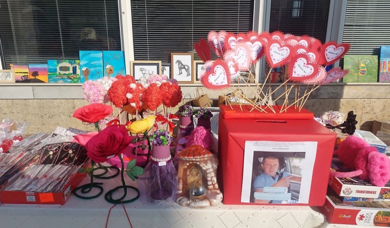 С поредица от благотворителни инициативи множество детски и учебни заведения