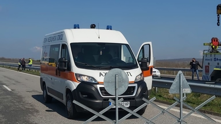 Верижна катастрофа на АМ "Тракия" в посока Бургас затруднява движението