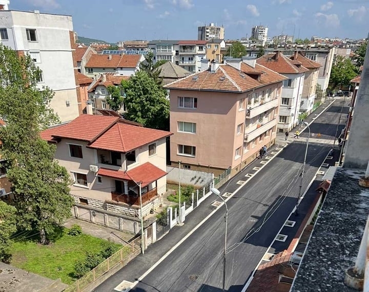 Във Враца отново замириса на асфалт След успешното завършване на